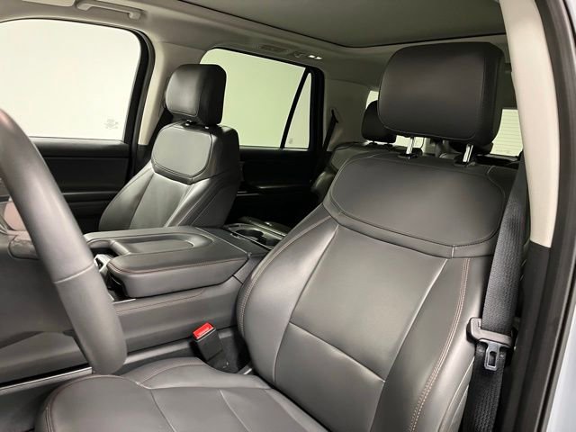 Used 2025 Ford Expedition Active AWD/4WD image 22