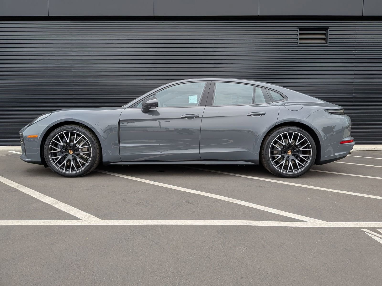 New 2026 Porsche Panamera 4 image 2