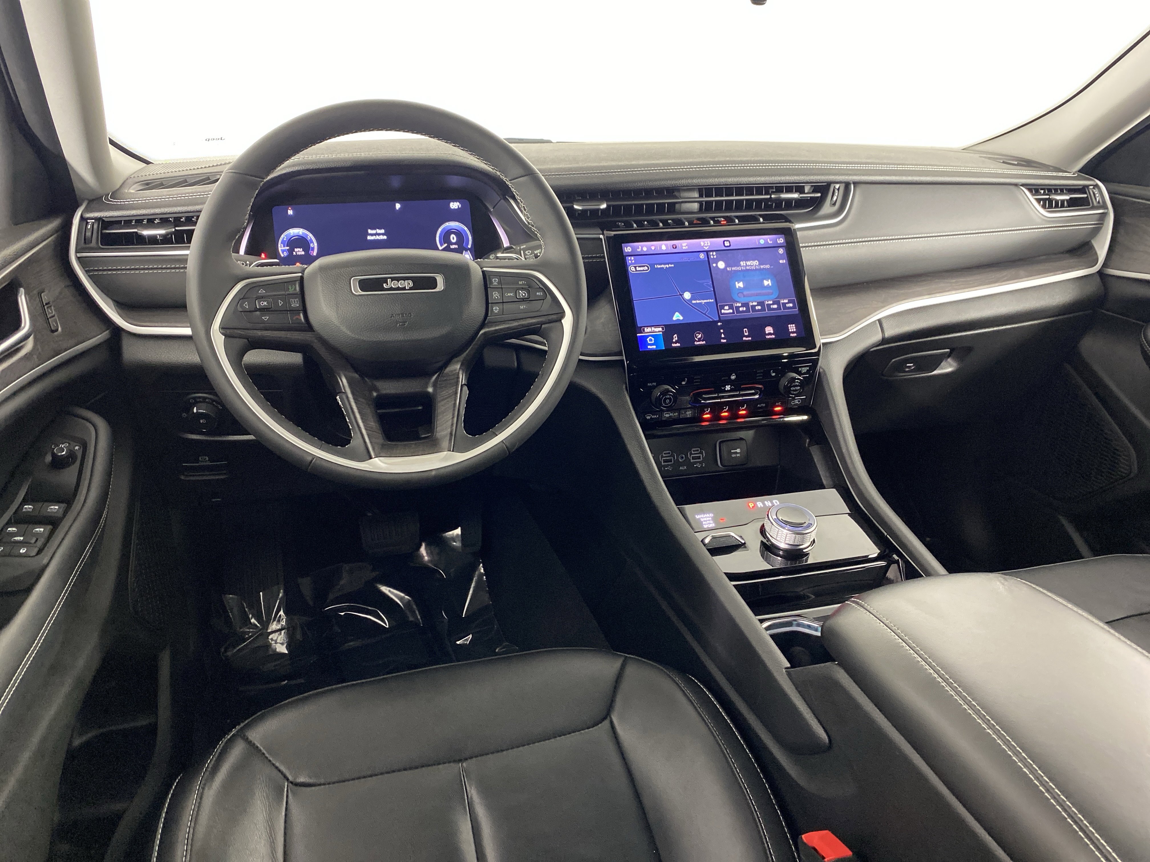 Used 2023 Jeep Grand Cherokee Limited AWD/4WD image 18