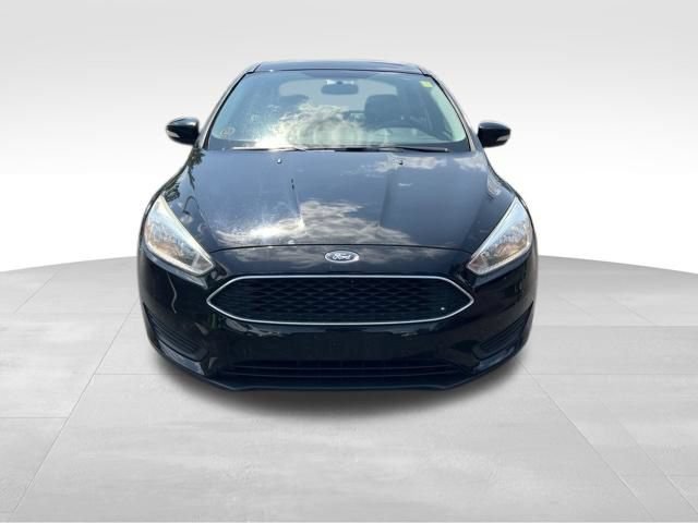 Used 2017 Ford Focus SE FWD image 2