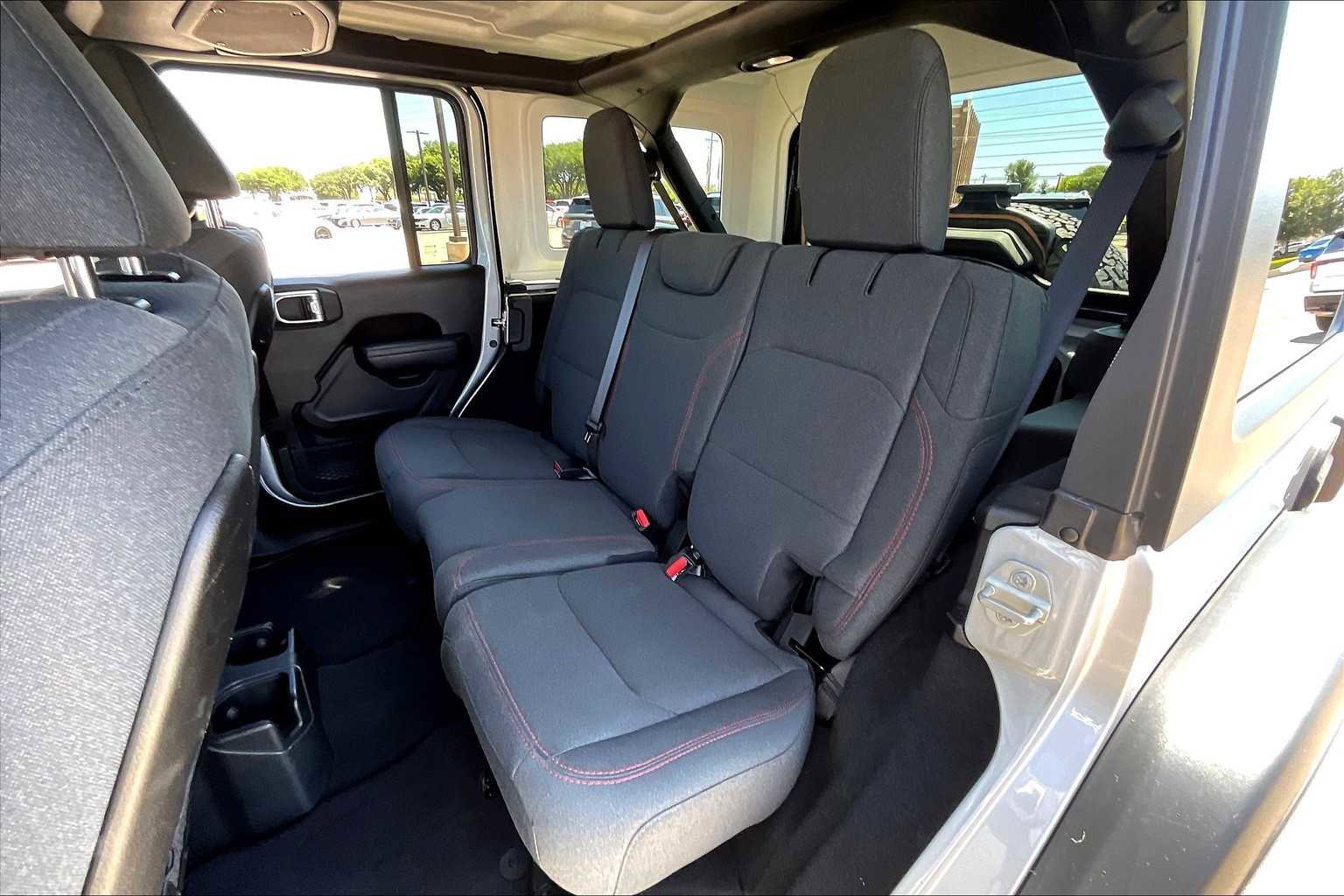 Used 2024 Jeep Wrangler Unlimited Rubicon image 40