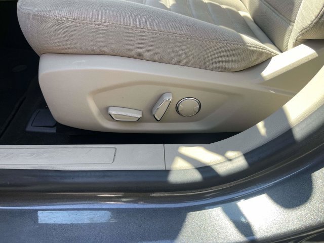 Used 2019 Ford Fusion SE FWD image 21
