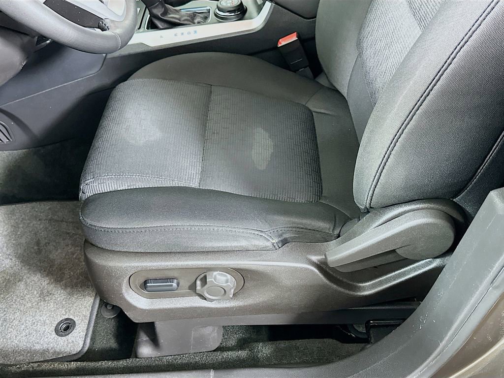 Used 2015 Ford Explorer XLT w/ Equipment Group 201B image 19