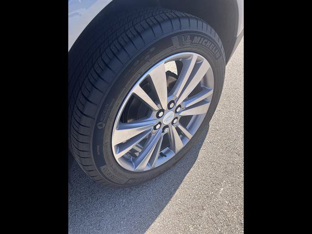Certified 2025 Cadillac XT5 Premium Luxury w/ Technology Package AWD/4WD image 18