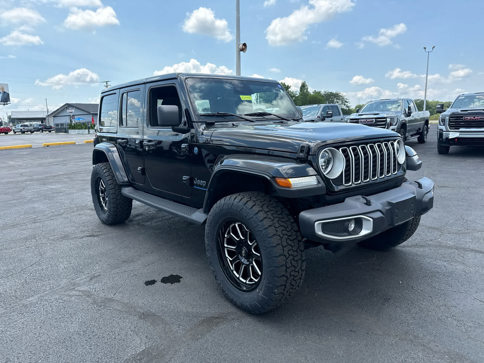 Used 2025 Jeep Wrangler Unlimited Sahara AWD/4WD image 7