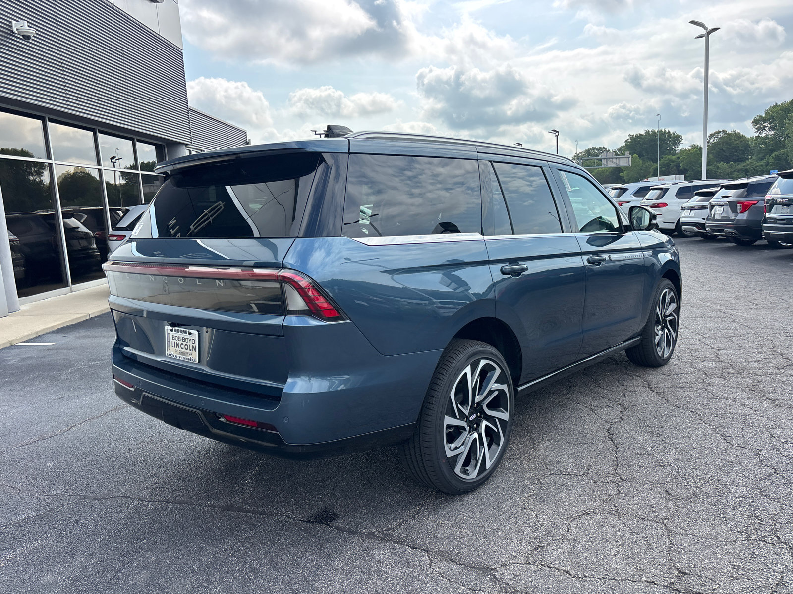 New 2027 Lincoln Navigator Reserve AWD/4WD image 7