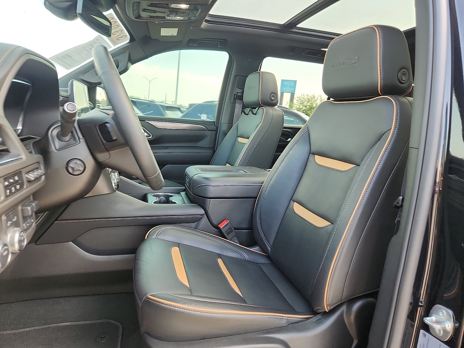 Used 2024 GMC Yukon AT4 w/ Technology Package AWD/4WD image 13