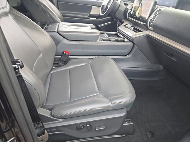 Used 2025 Ford Expedition Active AWD/4WD image 10