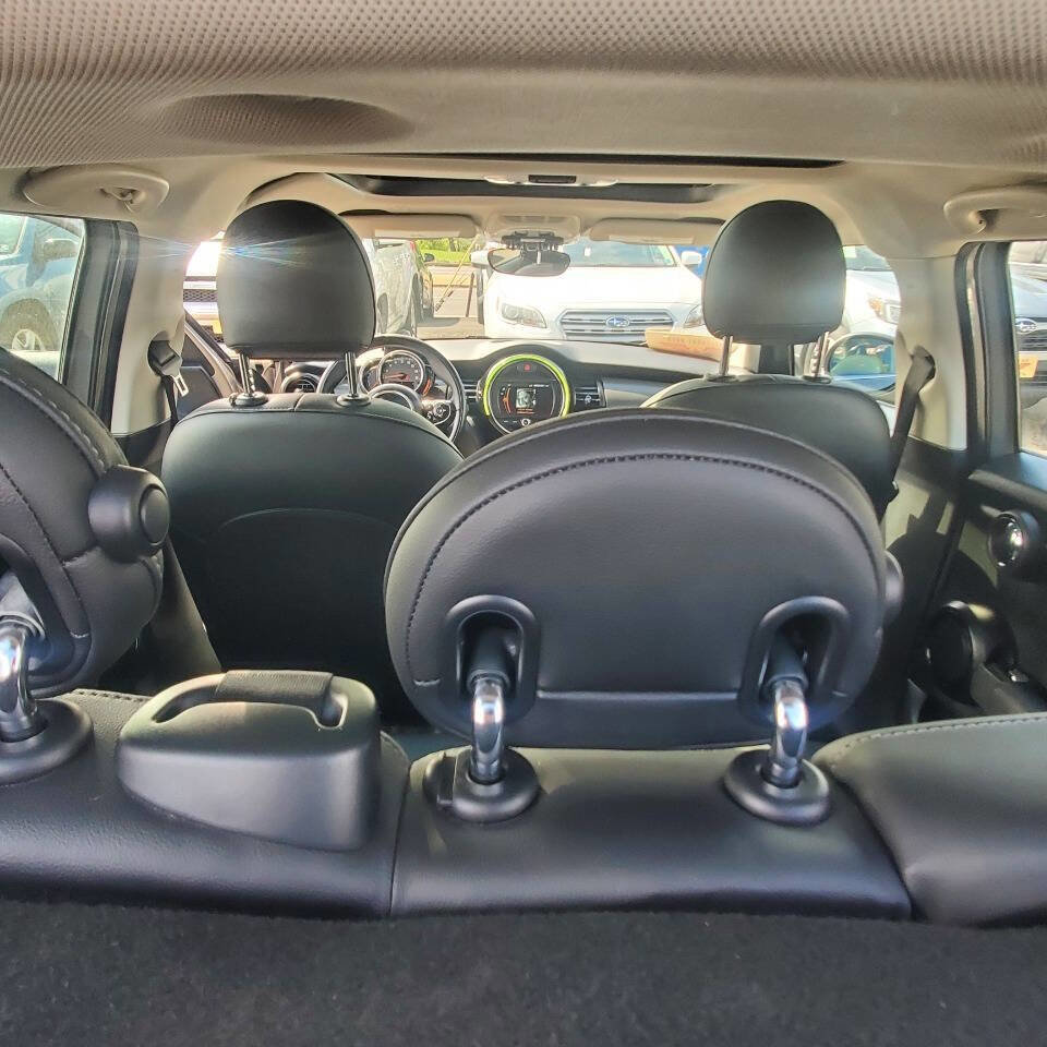 Used 2019 MINI Cooper 4-Door Hardtop image 28