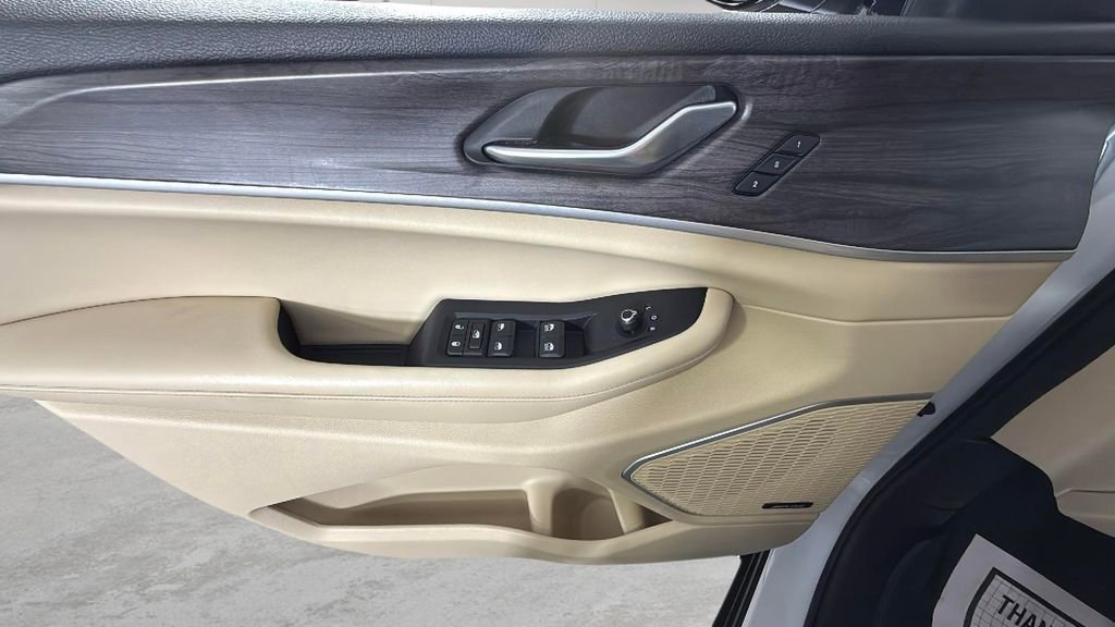 Used 2022 Jeep Grand Cherokee L Limited w/ Black Appearance Package image 24