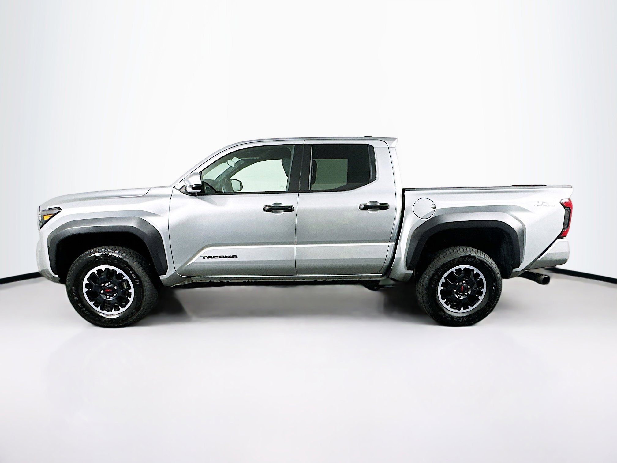 Used 2025 Toyota Tacoma TRD Off-Road AWD/4WD image 4