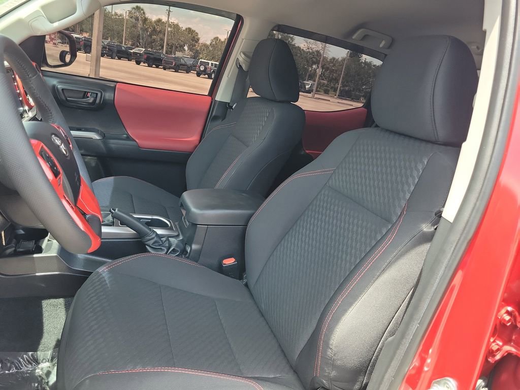 Used 2022 Toyota Tacoma SR5 w/ Technology Package RWD image 19