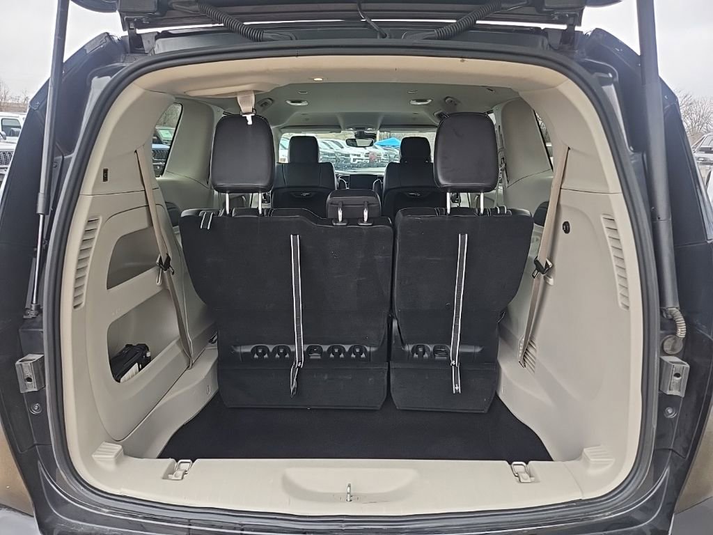 Used 2024 Chrysler Pacifica Touring-L image 91