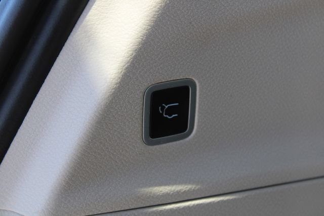 Used 2024 Chrysler Voyager LX FWD image 43
