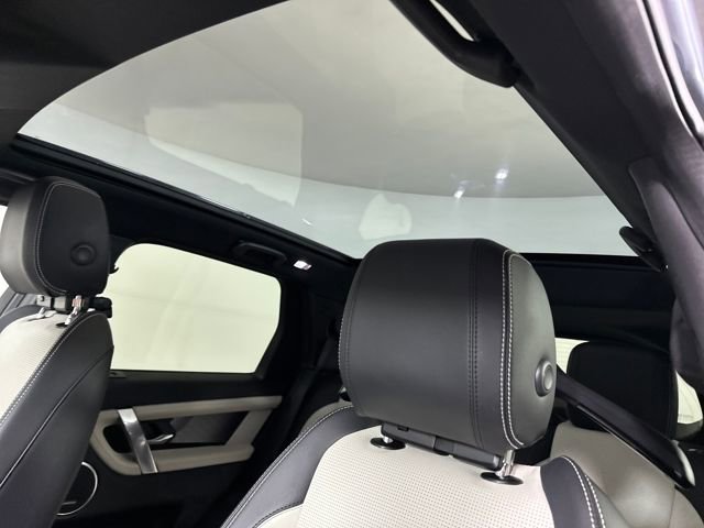Used 2023 Land Rover Discovery Sport SE R-Dynamic image 12