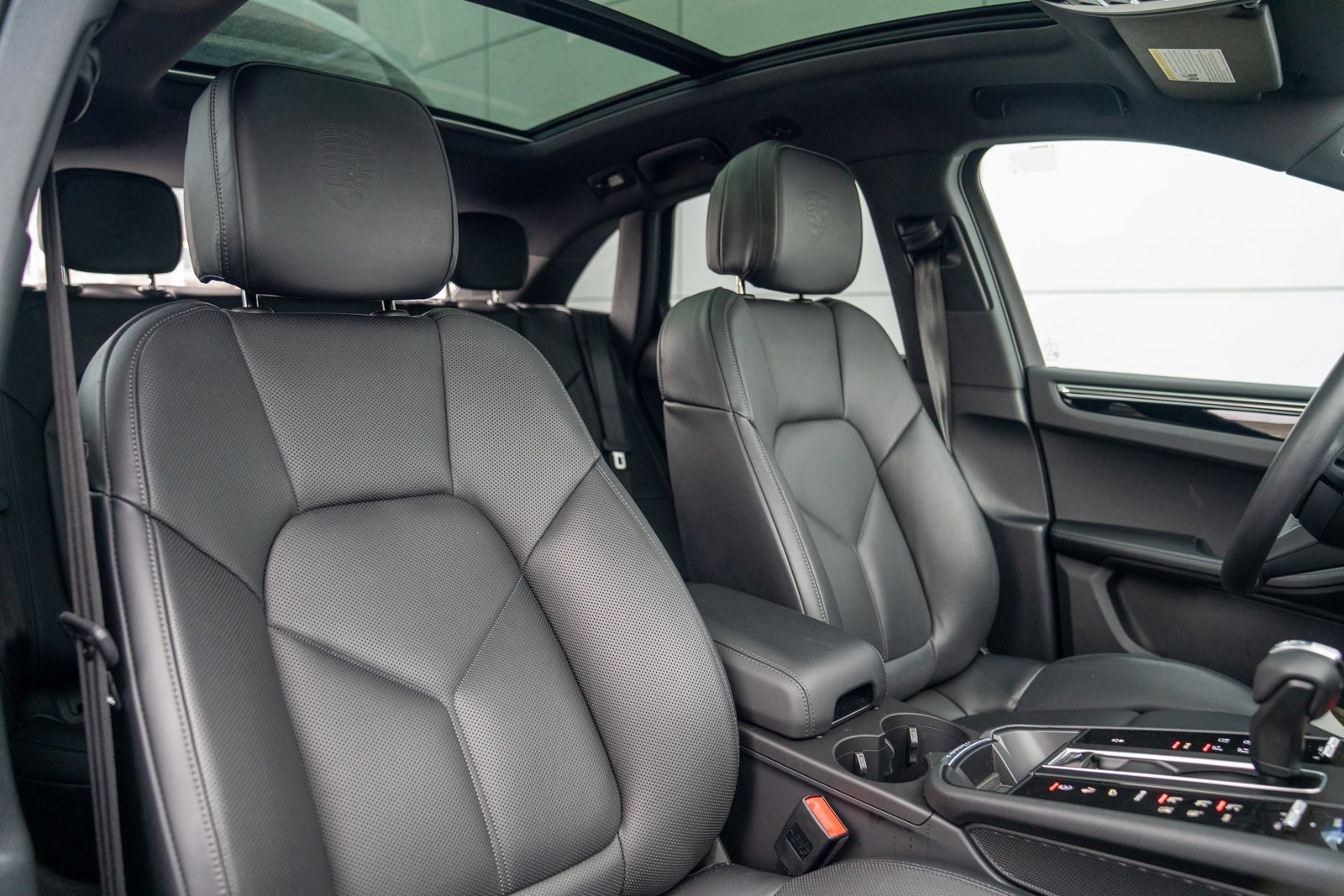 Used 2025 Porsche Macan image 27