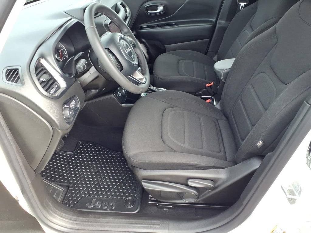 Used 2022 Jeep Renegade Latitude AWD/4WD image 9
