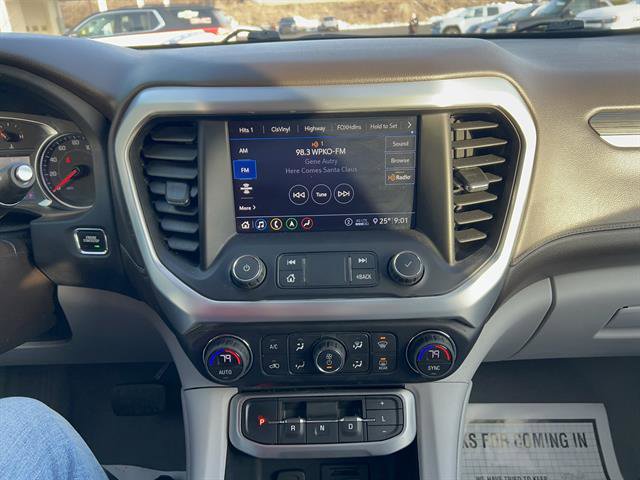 Used 2020 GMC Acadia SLT w/ Premium Package image 27