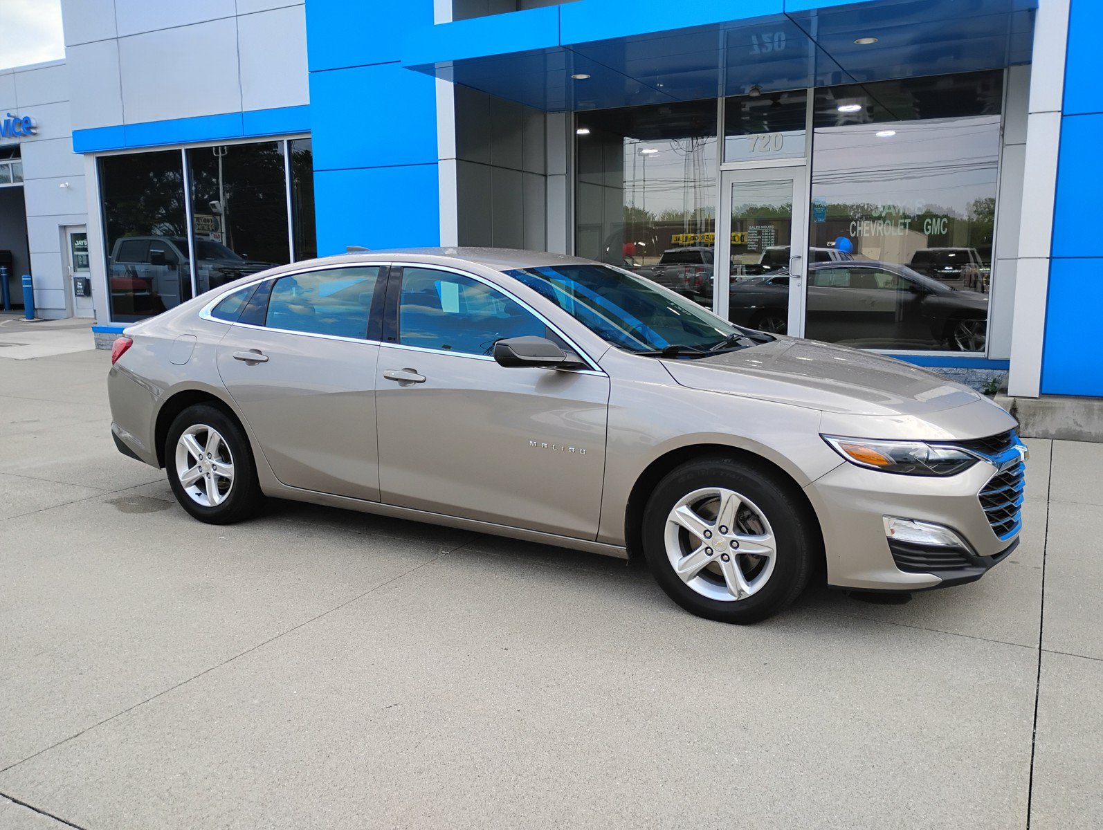 Used 2022 Chevrolet Malibu LS FWD image 5