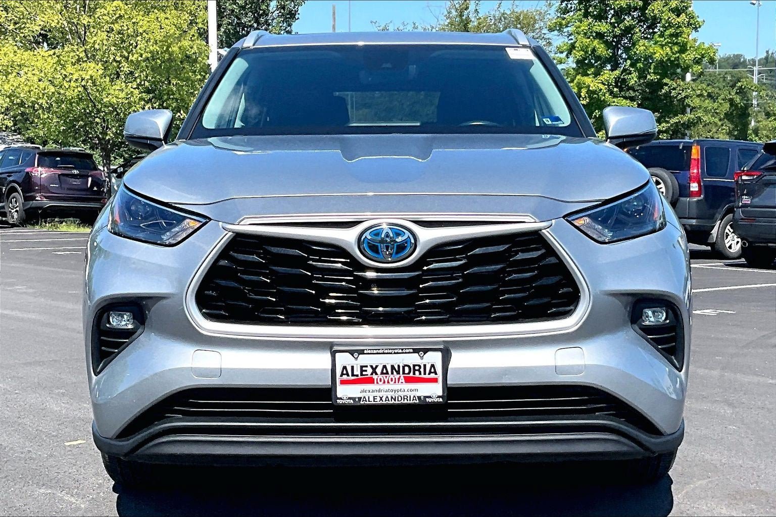 Used 2023 Toyota Highlander XLE AWD/4WD image 3
