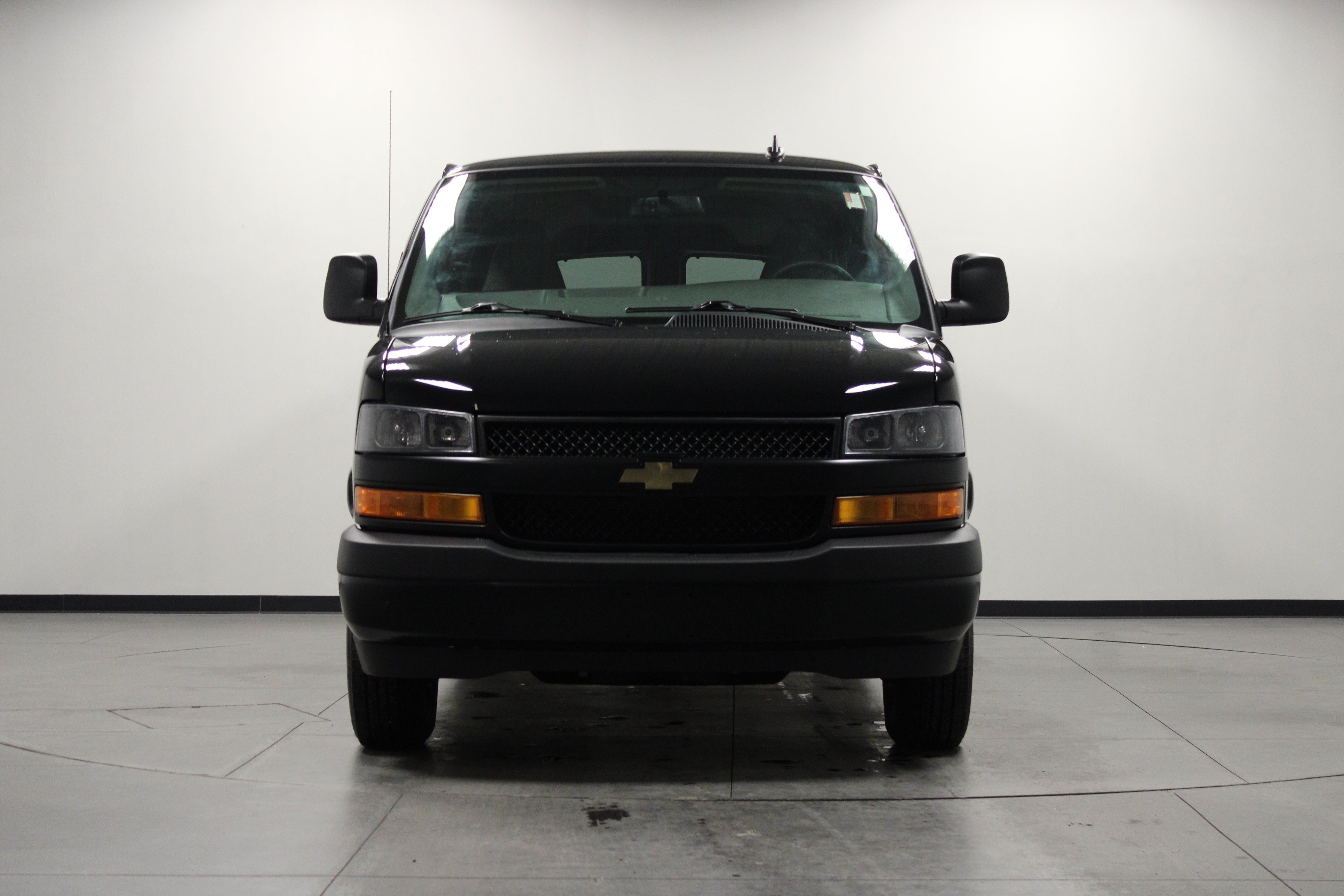 Used 2025 Chevrolet Express 3500 LS RWD image 9