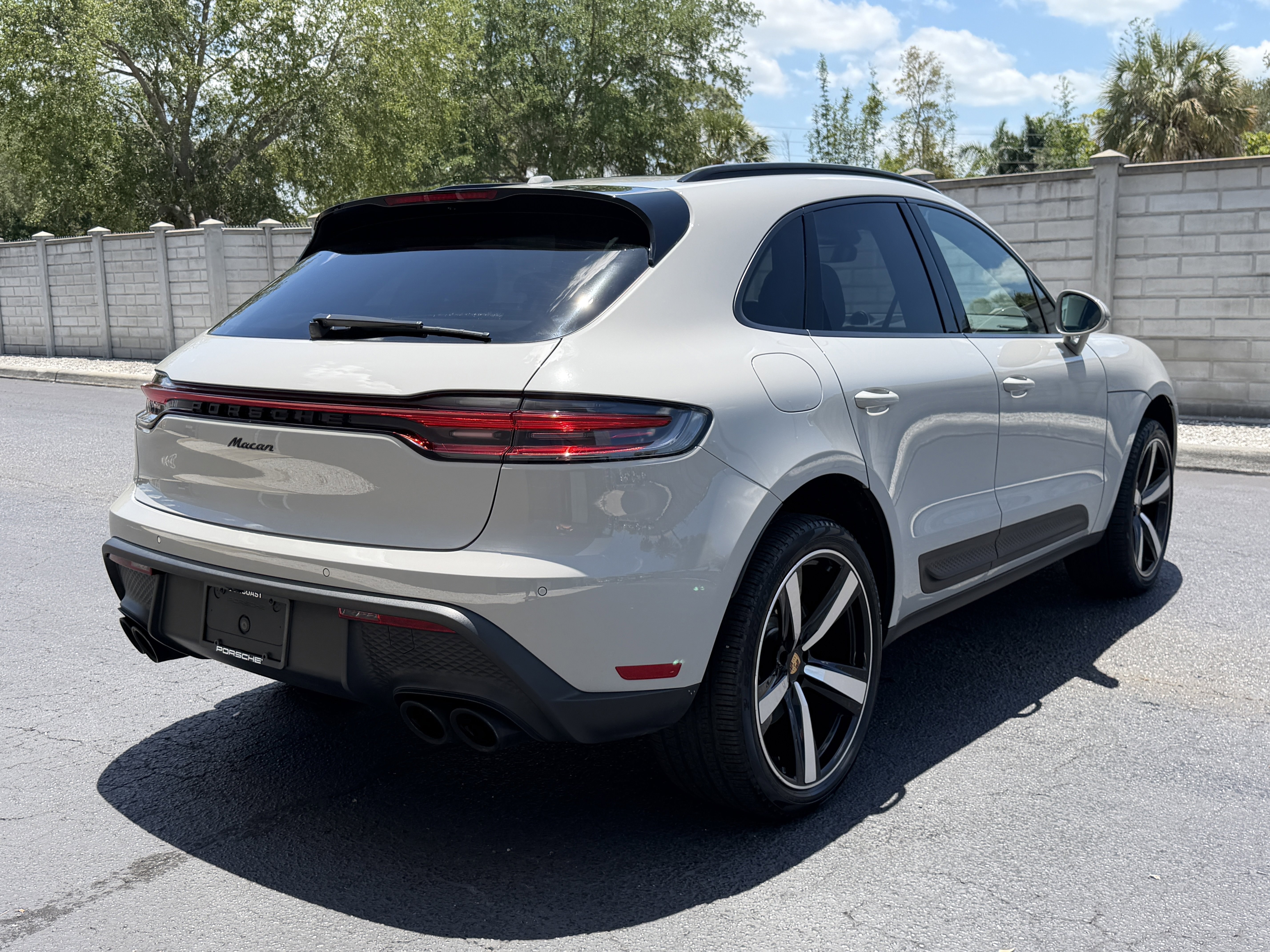 Certified 2024 Porsche Macan AWD/4WD image 6