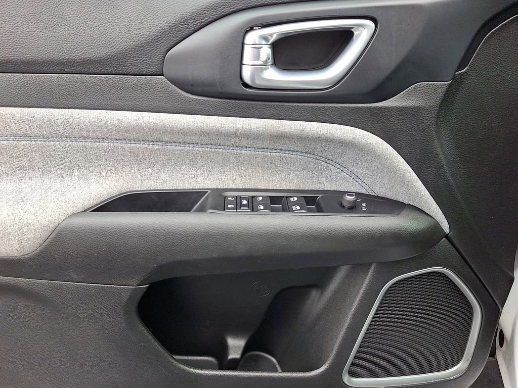 Used 2022 Jeep Compass Latitude image 16