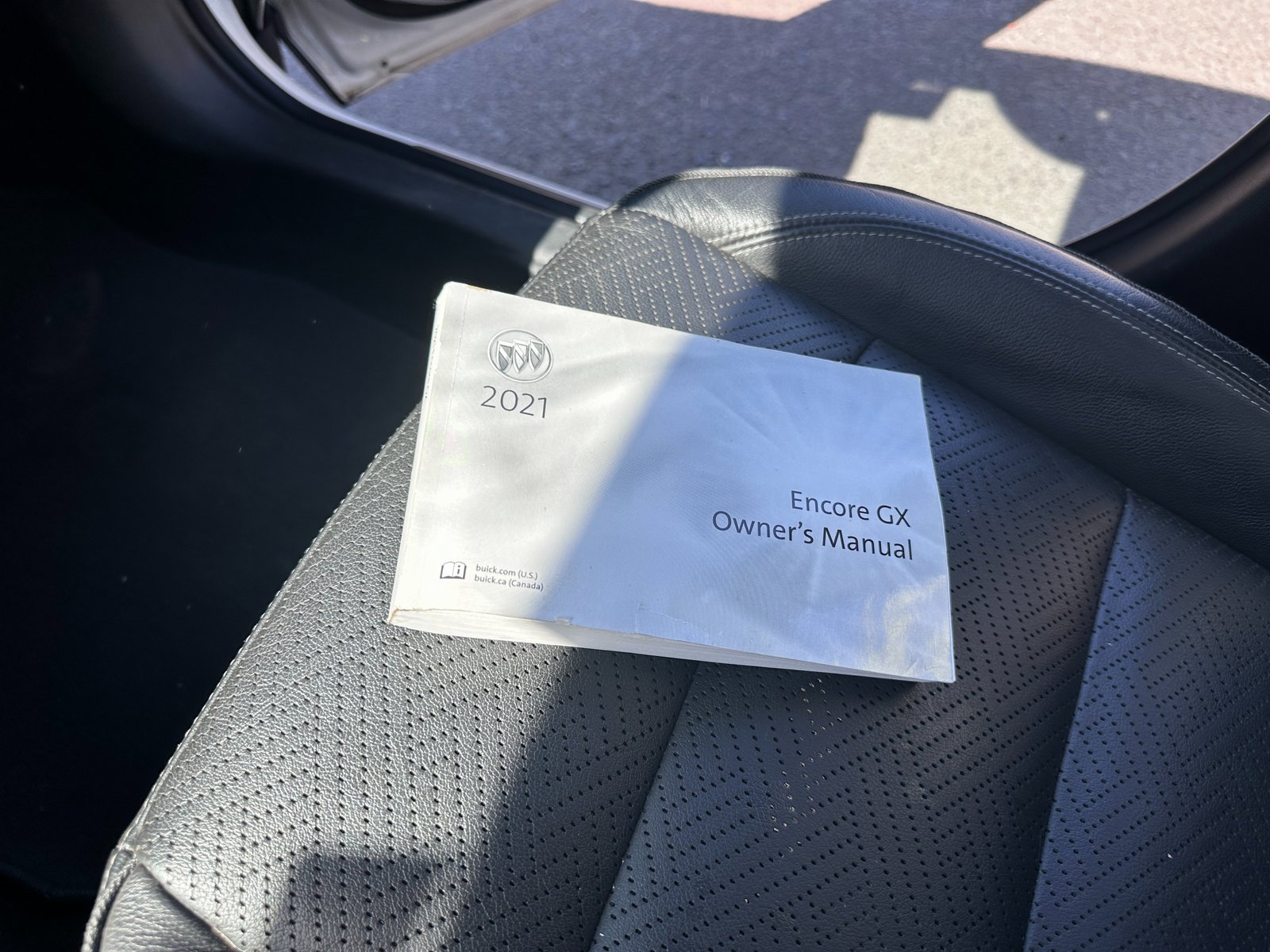 Used 2021 Buick Encore GX Essence w/ Experience Buick Package image 17