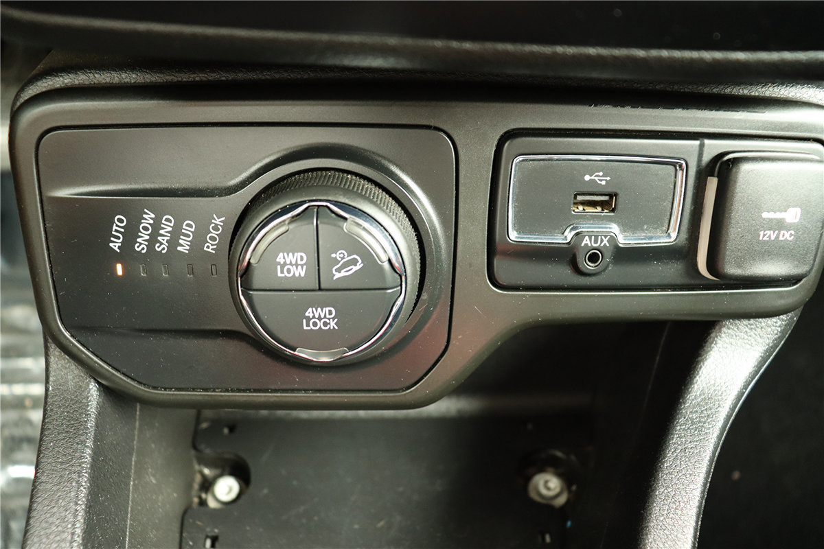Used 2018 Jeep Renegade Trailhawk AWD/4WD image 32