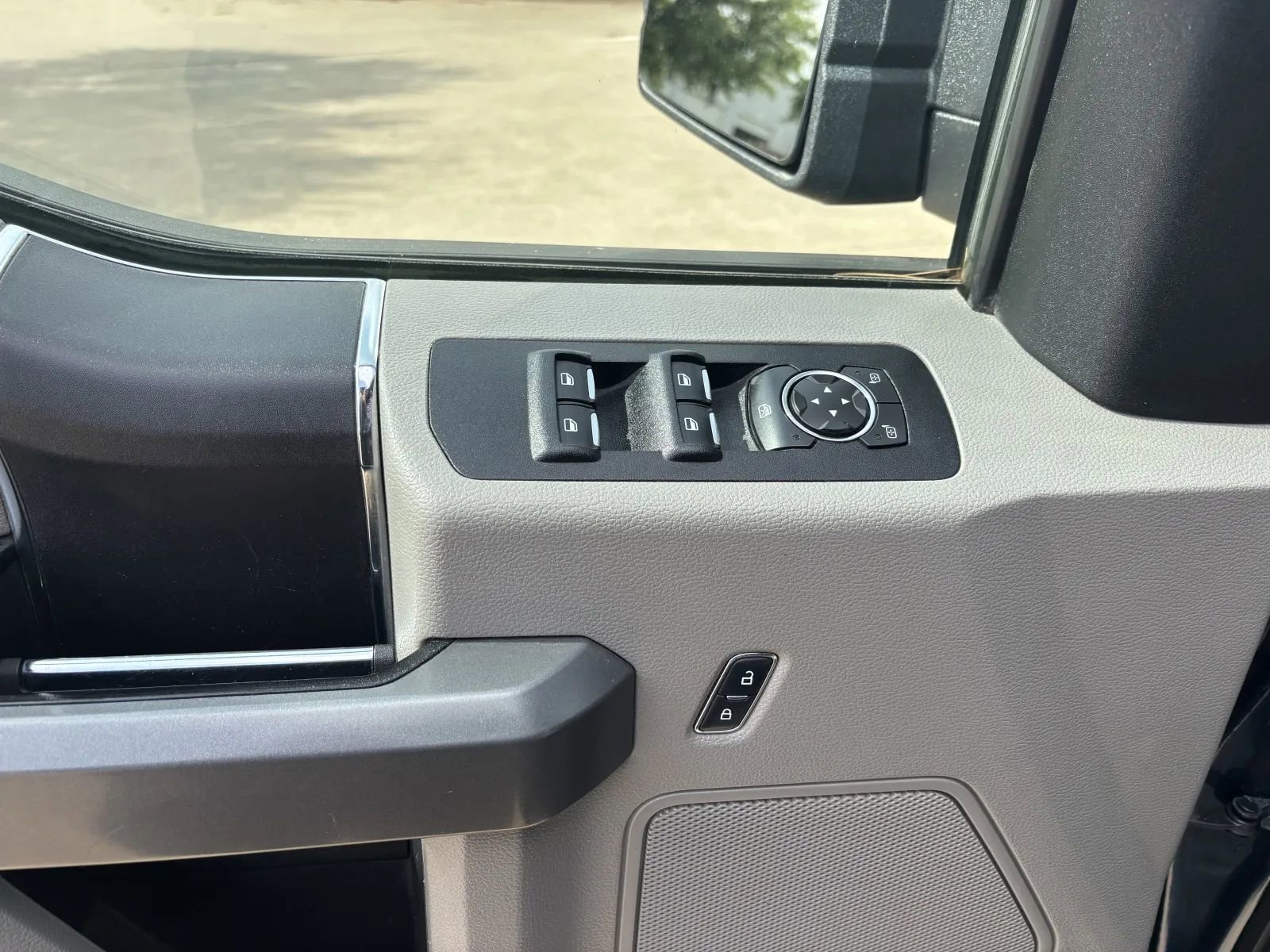 Used 2016 Ford F150 XLT AWD/4WD image 12
