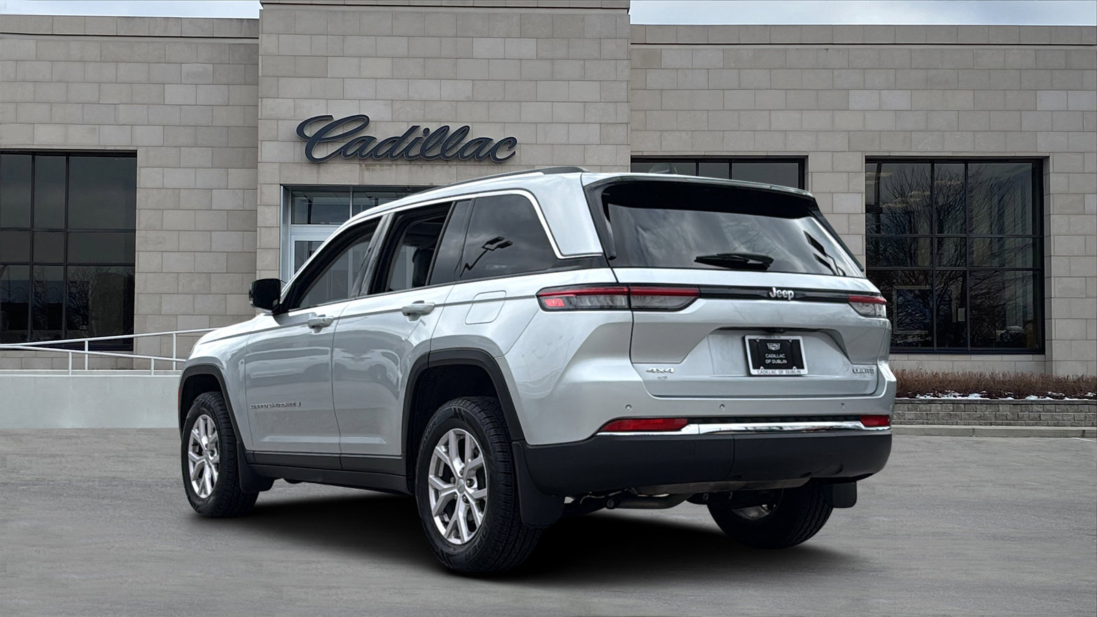 Used 2022 Jeep Grand Cherokee Limited image 4