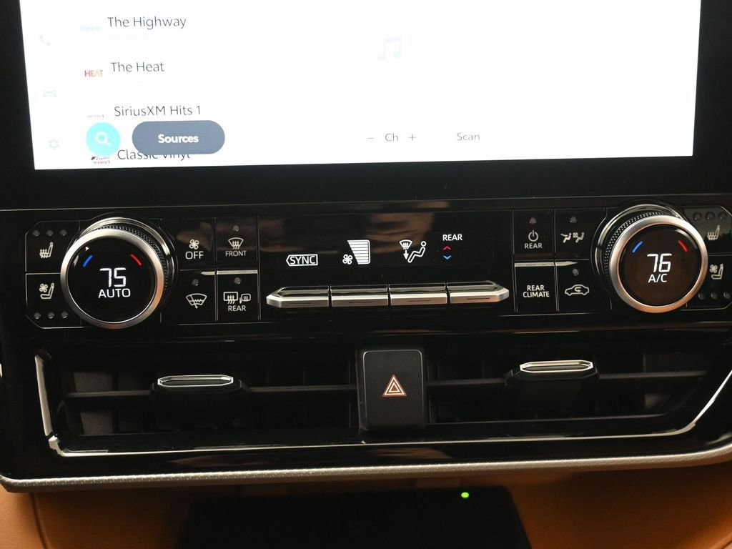 Certified 2025 Toyota Highlander Platinum image 25