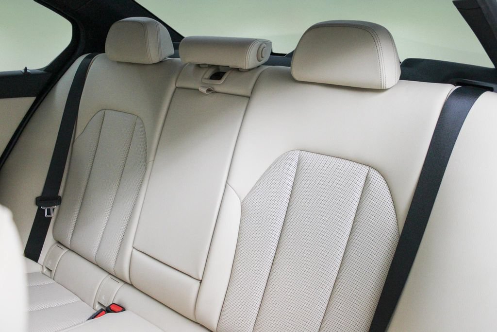 Used 2024 BMW 330i Sedan w/ Convenience Package RWD image 25
