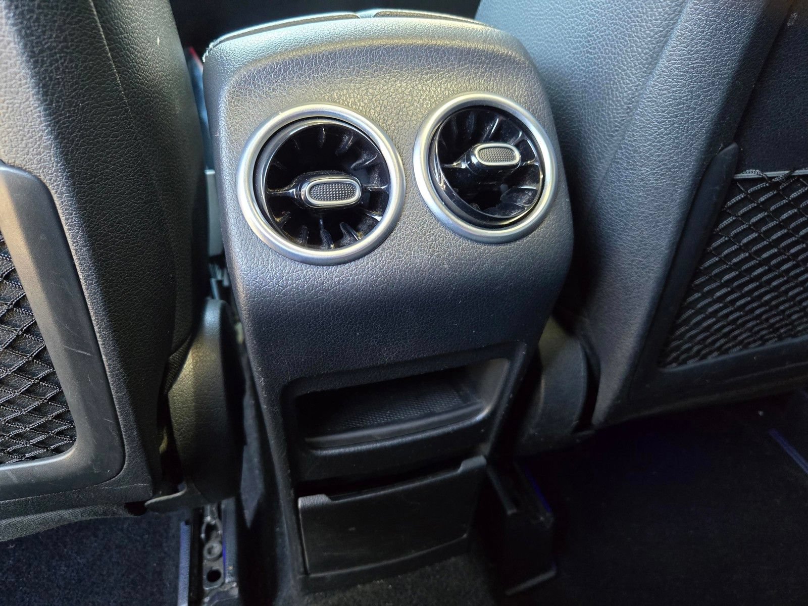 Used 2021 Mercedes-Benz GLB 250 4MATIC w/ Premium Package image 19