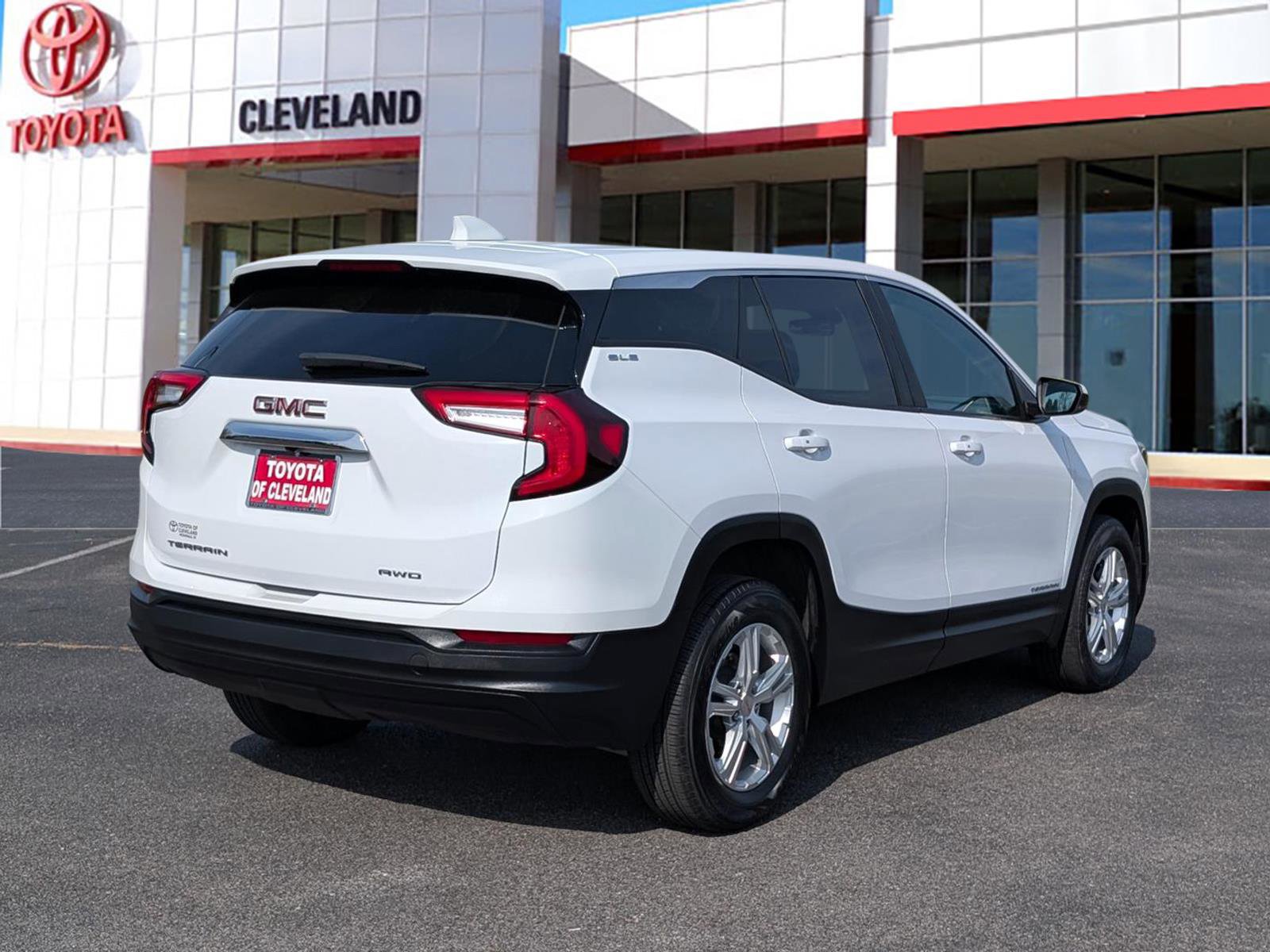 Used 2024 GMC Terrain SLE AWD/4WD image 7