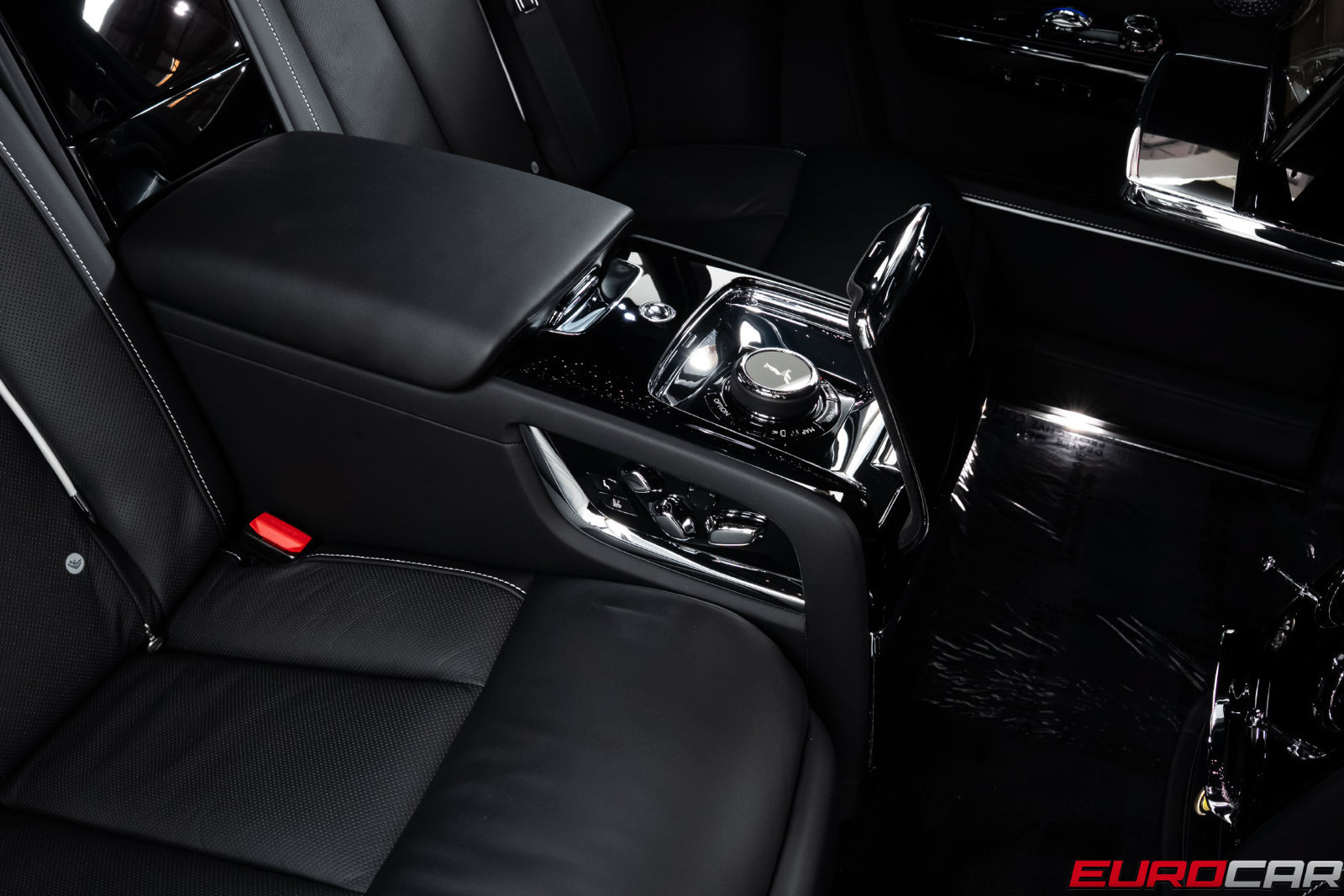 Used 2022 Rolls-Royce Phantom Sedan RWD image 44
