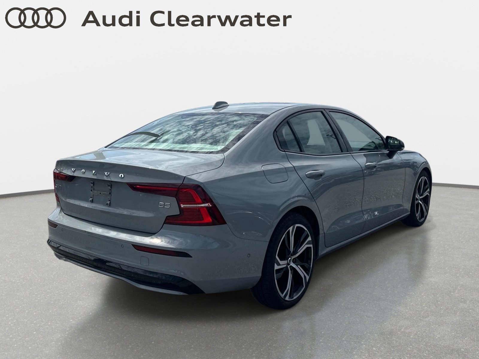 Used 2024 Volvo S60 B5 Plus FWD image 3