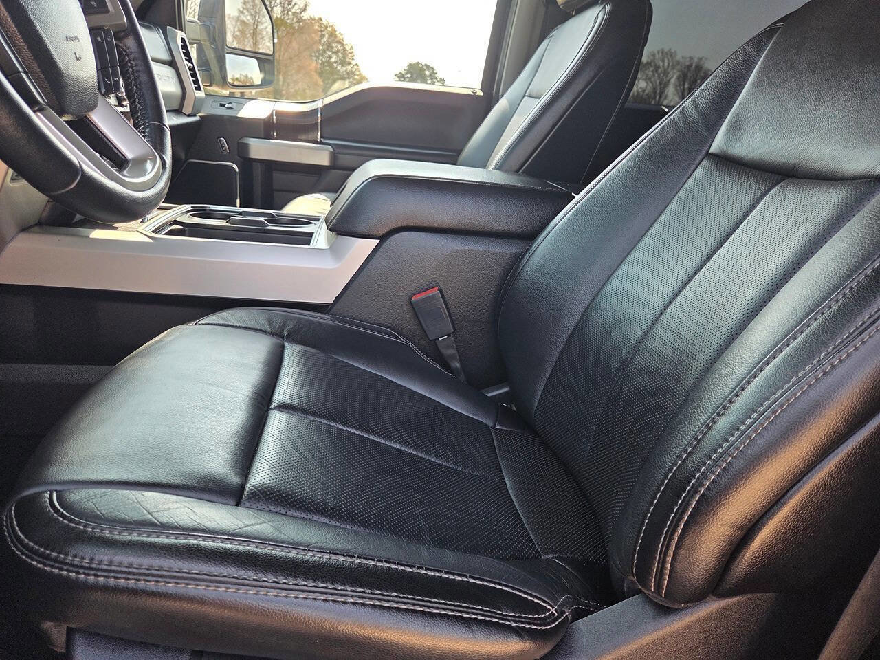 Used 2020 Ford F250 Lariat image 13