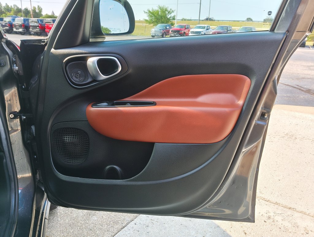 Used 2014 FIAT 500L Trekking w/ Popular Equipment Group FWD image 16