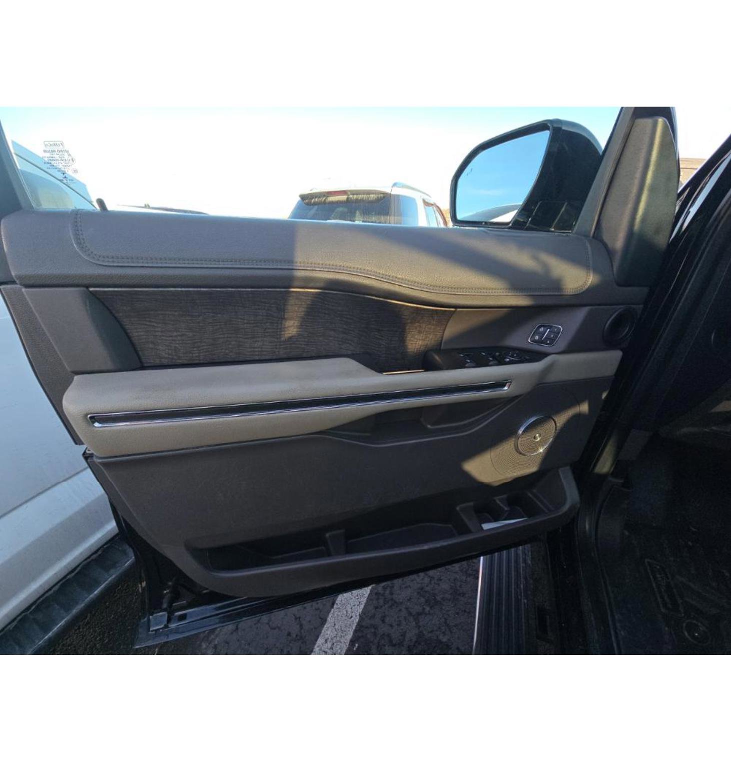 Used 2021 Ford Expedition Limited image 30