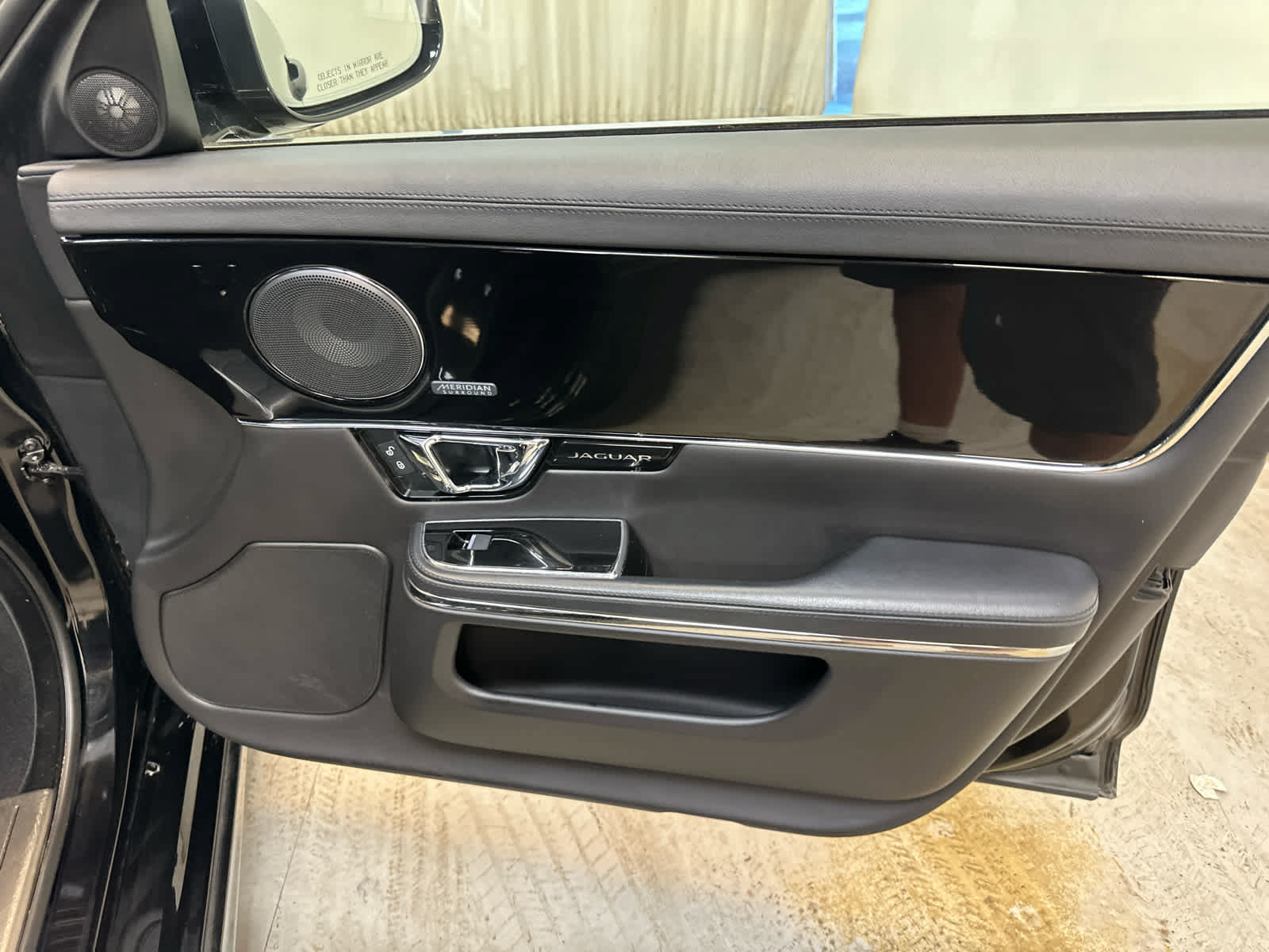 Used 2017 Jaguar XJ R-Sport AWD/4WD image 30