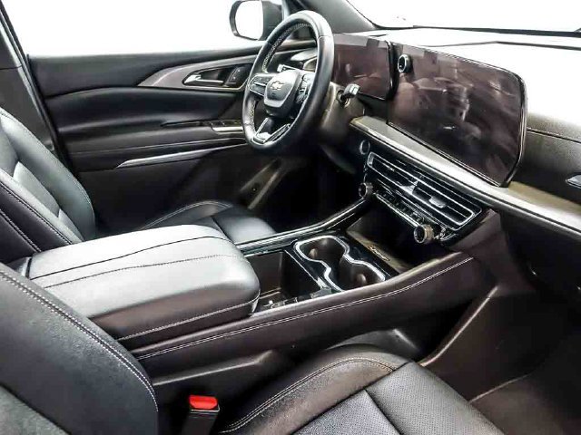 Used 2026 Chevrolet Traverse LT AWD/4WD image 34