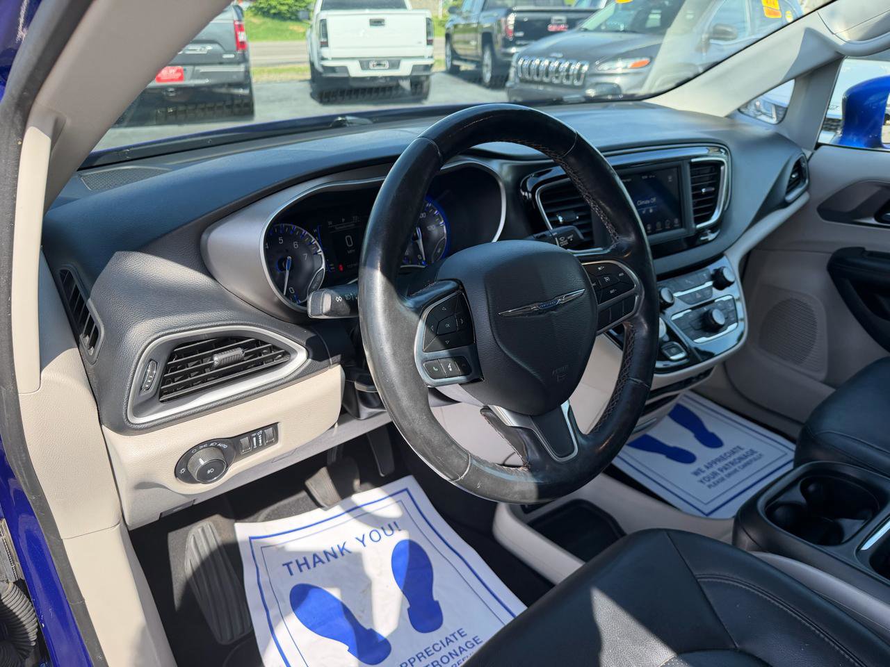 Used 2020 Chrysler Pacifica Touring-L image 10