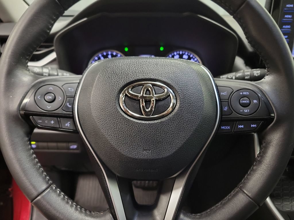 Used 2020 Toyota RAV4 XLE Premium FWD image 23