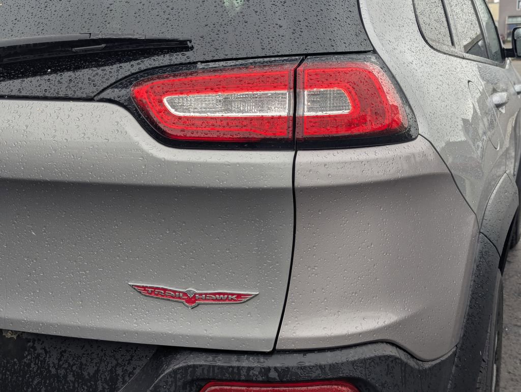 Used 2015 Jeep Cherokee Trailhawk w/ Comfort/Convenience Group AWD/4WD image 5