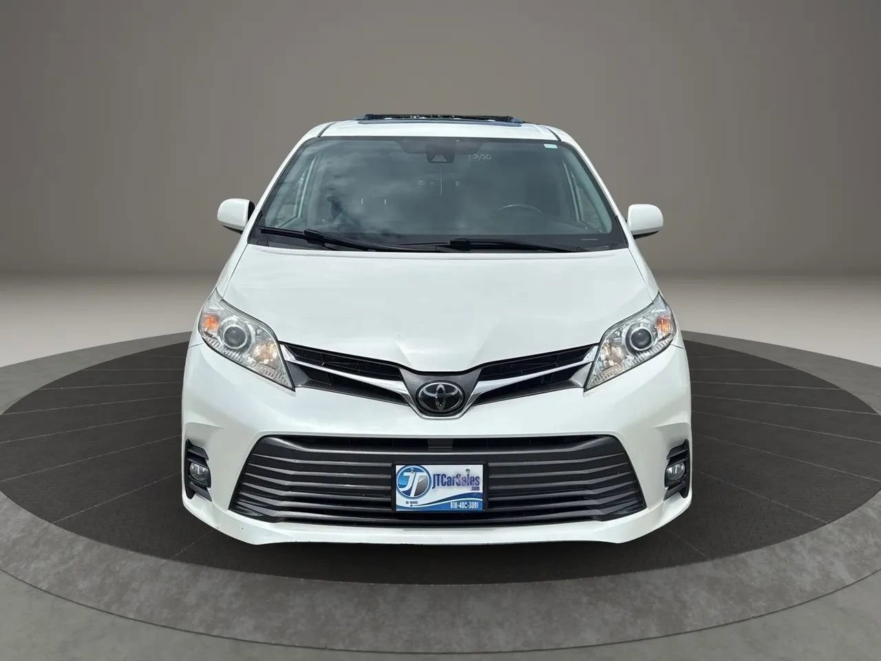 Used 2019 Toyota Sienna XLE image 22
