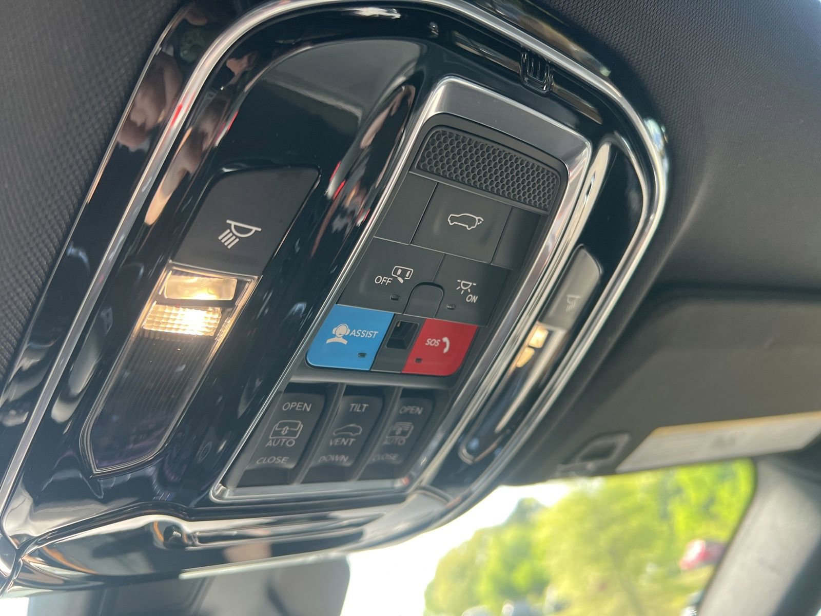 Used 2022 Jeep Grand Cherokee Overland w/ MOPAR Finishing Package image 25