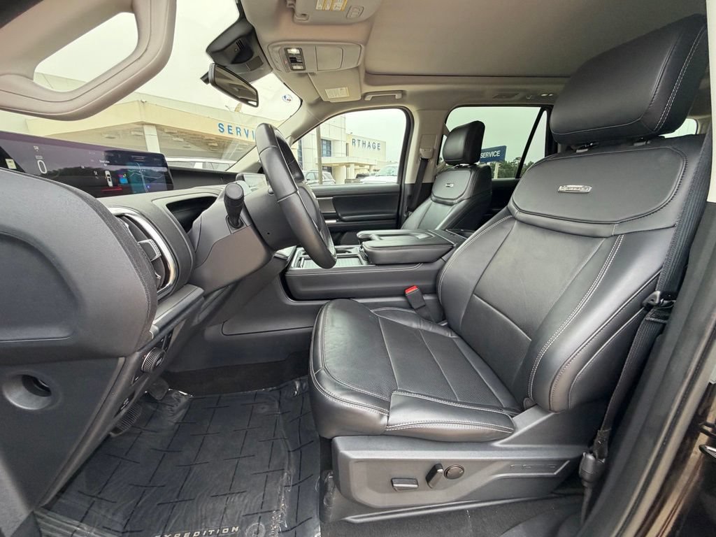 Used 2025 Ford Expedition Platinum AWD/4WD image 12