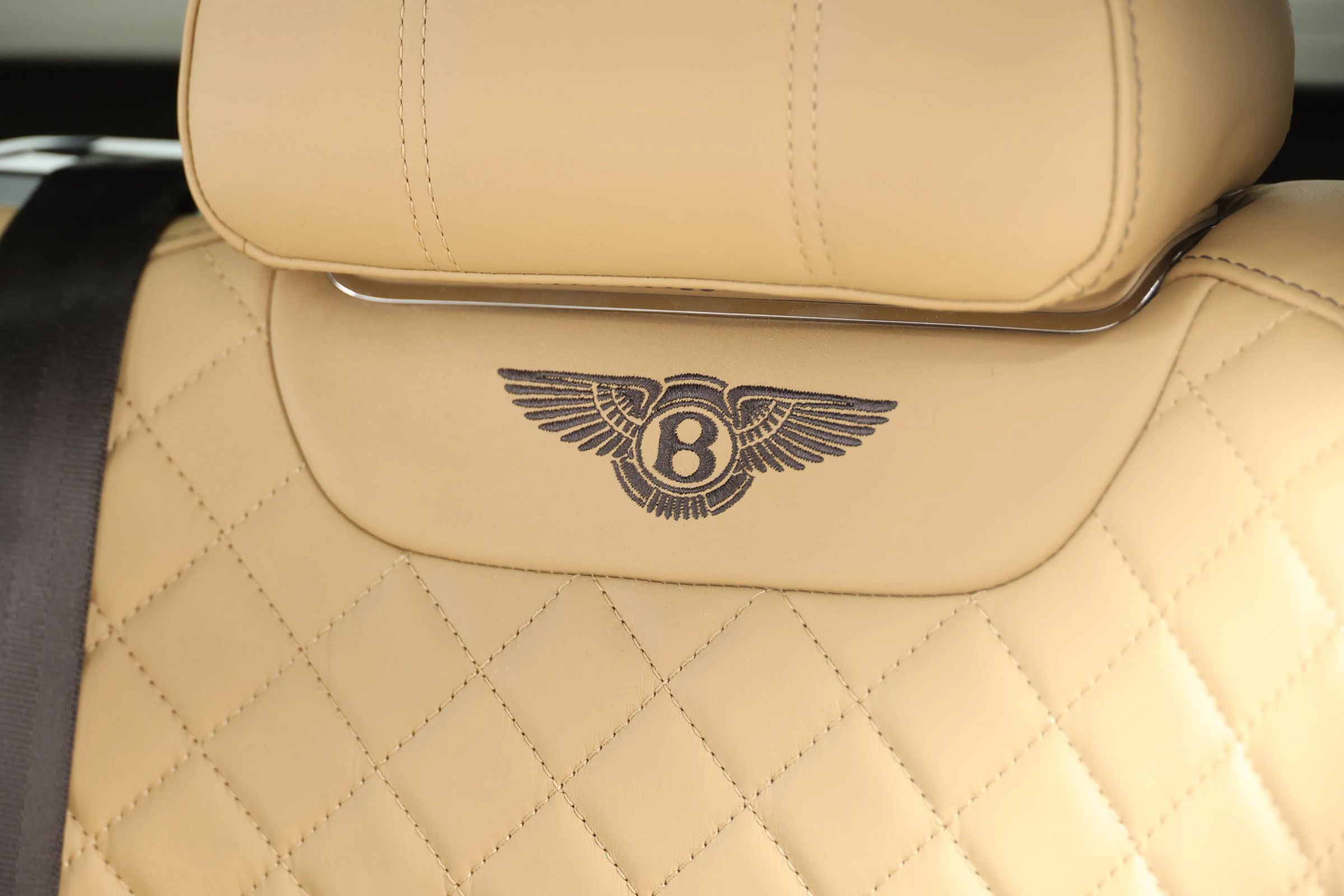 Used 2018 Bentley Bentayga AWD/4WD image 56