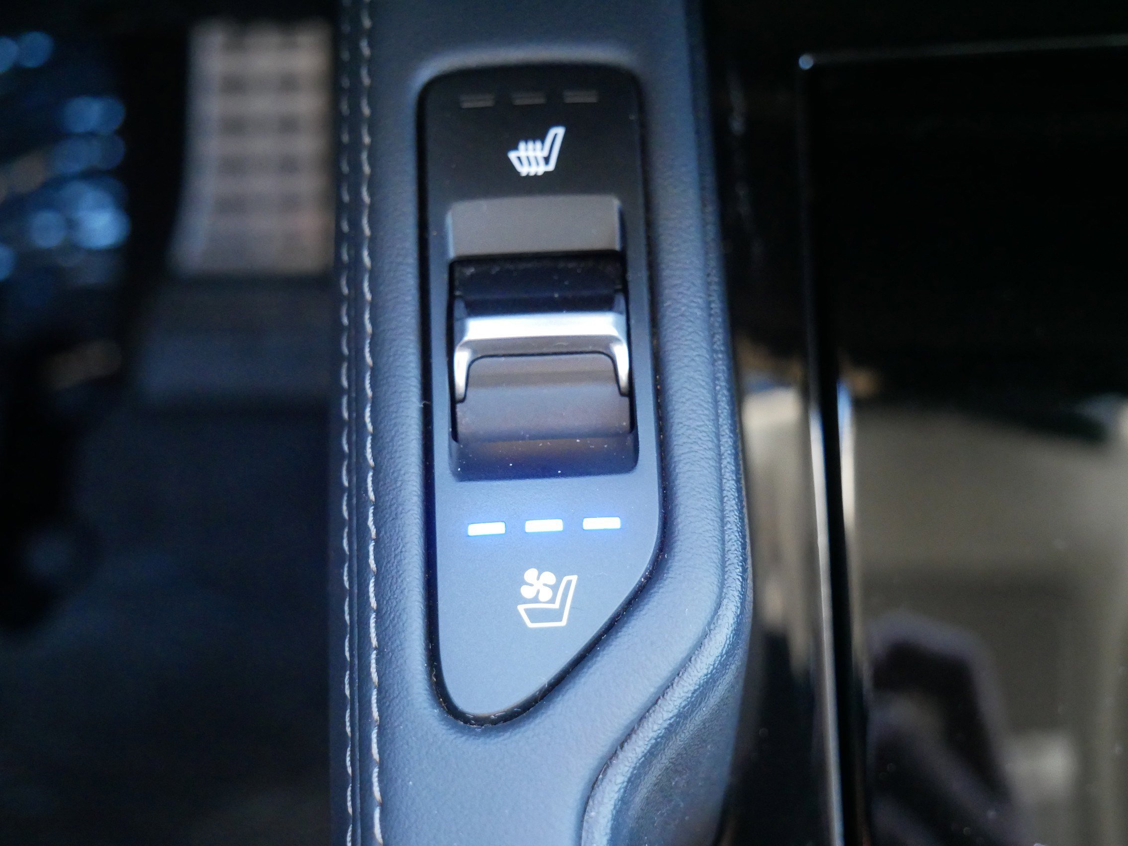 Used 2022 Kia Telluride SX w/ SX Prestige Package image 35